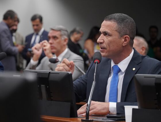 O deputado federal Coronel Assis (PL), relator da medida, comemorou o avanço.