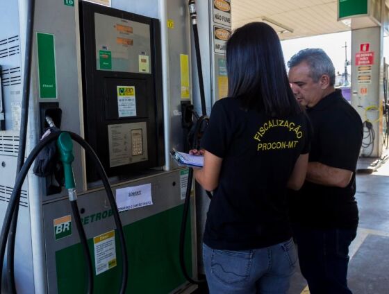 Procon-MT fiscaliza postos e instaura 45 procedimentos para apurar preços abusivos
