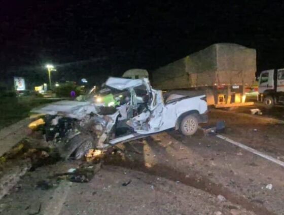 Condutor do caminhão afirmou que tentou evitar colisão com outro veículo que trafegava em baixa velocidade e sem sinalização 