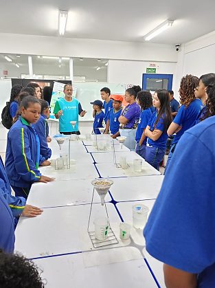 A iniciativa tem como meta atingir mais de 1.250 estudantes de instituições de ensino públicas e privadas da capital, utilizando a metodologia integrada STEAM para promover a conscientização sobre o saneamento básico, a preservação dos recursos hídri