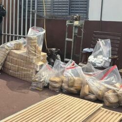 O motorista não se pronunciou sobre qual seria a procedência da droga.