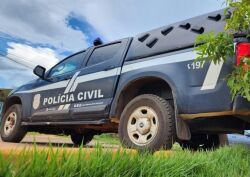 Durante a ação, os agentes apreenderam um celular com conteúdo ilícito e prenderam o investigado em flagrante.