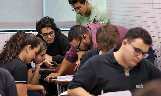 Os interessados em participar do Exame Nacional do Ensino Médio (Enem) 2026 devem se inscrever até as 23 horas e 59 minutos desta sexta-feira (12),