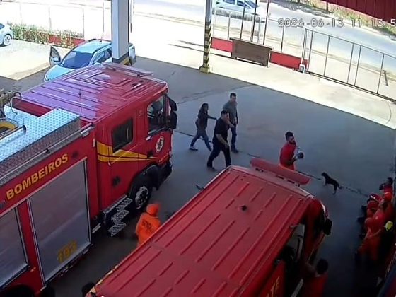 Vítima foi levada aos Bombeiros por populares que passavam no local no momento do acidente.