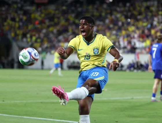 Mesmo precisando buscar a vitória, a Seleção Brasileira fez cinco substituições e o jovem atacante Endrick não foi acionado, gerando forte repercussão nas redes sociais