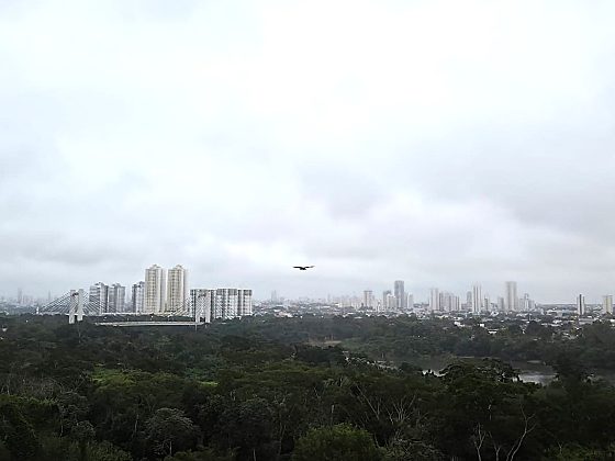 Segunda amanheceu com céu bastante nublado e temperatura mais amena na capital.