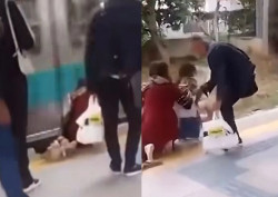 Um vídeo gravado por testemunhas mostra o trem passando e, em seguida, a menina sendo resgatada por um homem e entregue à mãe, a salvo.