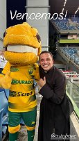 Padre Tony vira xodó da torcida após comemorar vitória do Cuiabá na Arena Pantanal