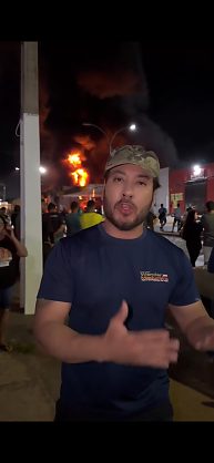 Incêndio destruiu parte de prédio anexo da Secretaria de Educação, onde, segundo vereador, estavam armazenados uniformes escolares e livros.