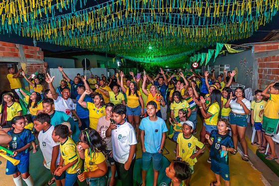 A iniciativa busca resgatar a tradição das ruas decoradas durante os jogos da Seleção Brasileira.