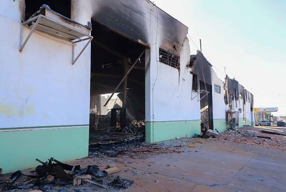 Prefeitura de Várzea Grande lava as mãos e joga para proprietário a culpa por falta de seguro em barracão
