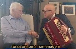 Otaviano Pivetta toca sanfona no aniversário de 96 anos do pai; vídeo