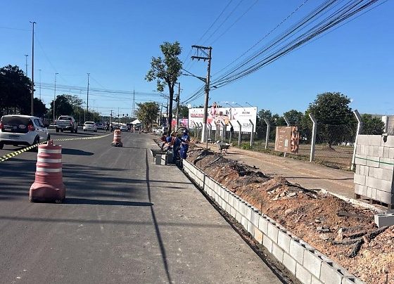 A recuperação do asfalto está prevista dentro do contrato para implantação da infraestrutura viária do Sistema BRT.