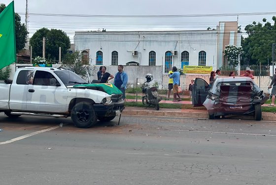 Acidente entre Ônix e caminhonete foi registrado na manhã de hoje (20), em Cuiabá