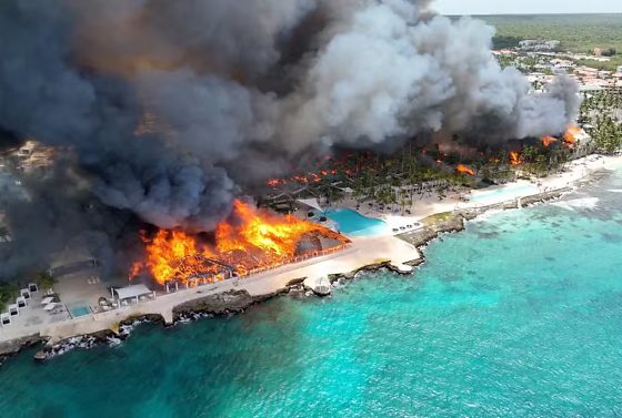 Incêndio destruiu resort na República Dominicana nessa sexta-feira (19)