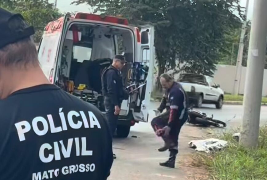 Motociclista morreu após perder o controle em rotatória e bater em poste