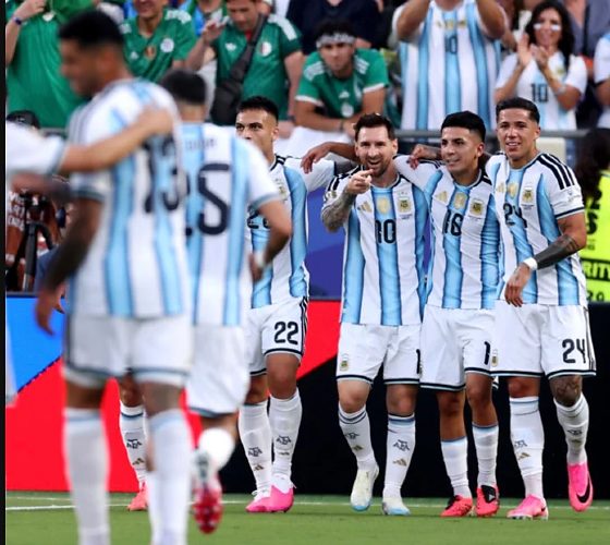 A atual campeã, Argentina, joga às 14h em Dallas contra a Áustria.