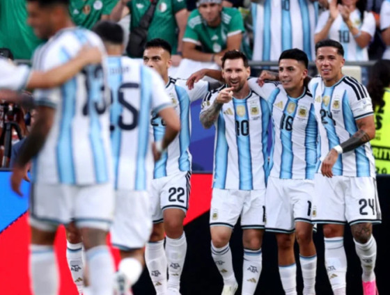 A atual campeã, Argentina, joga às 14h em Dallas contra a Áustria.