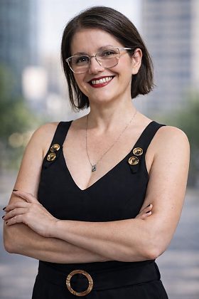 Kamila Garcia é bacharel em Língua Portuguesa e Literatura Brasileira, com pós-graduação em Psicanálise. Atualmente é estudante de Psicologia.
