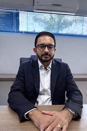 Ironei Santana é contador há mais de 30 anos, especialista em regularidade fiscal e mitigação de riscos, com atuação junto a médias e grandes empresas. Desenvolve projetos voltados à segurança tributária, governança e sustentabilidade empresarial.