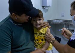 O imunizante é destinado a crianças menores de 5 anos que ainda não completaram o esquema vacinal.