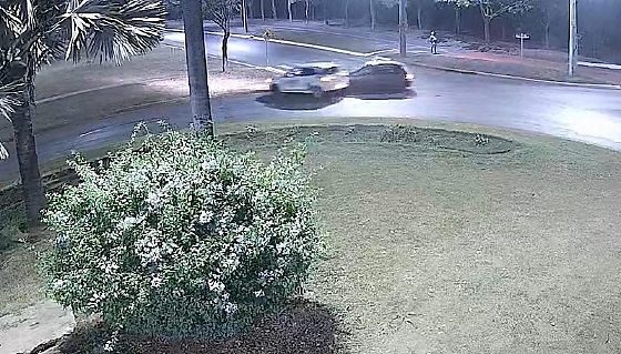 Imprudência foi registrada por câmera de segurança.