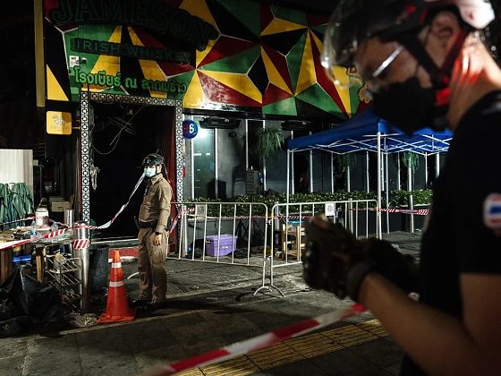 A polícia investiga possíveis falhas na estrutura do bar. 