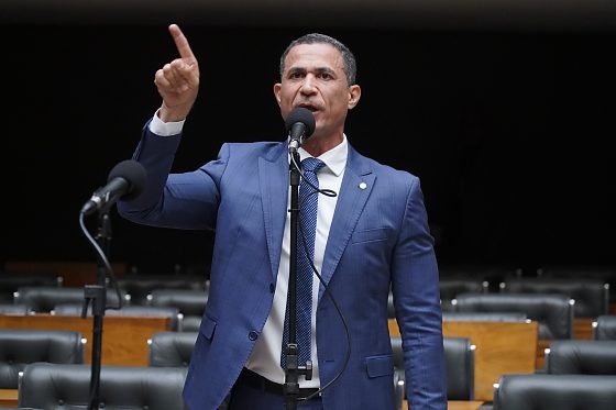 Coronel Assis critica decisão que retorna ao cargo Diretor da PF e cobra atuação firme do STF