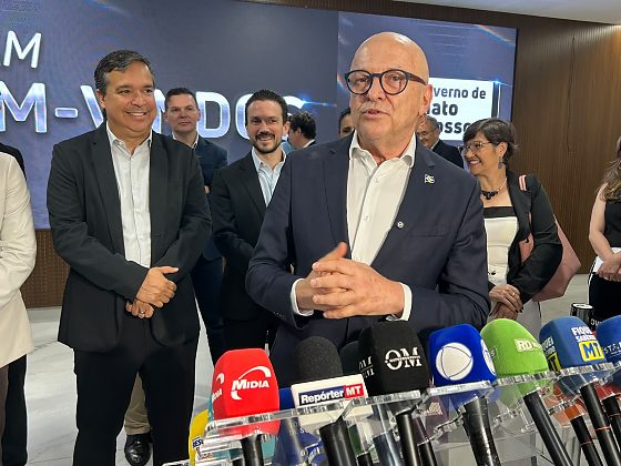 Governador reage após secretário se irritar com deputados