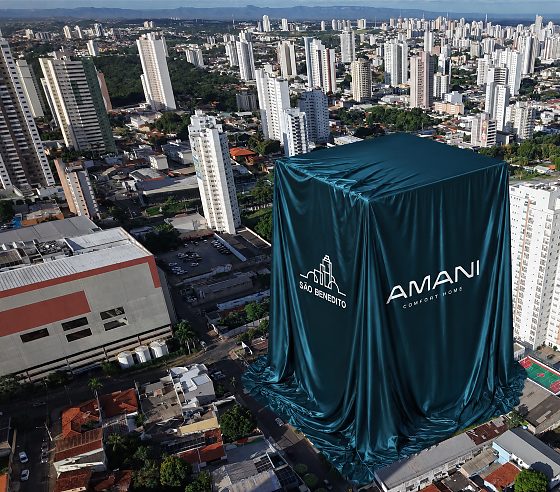 Amani, palavra de origem árabe, está ligada à ideia de oferecer algo valioso ou precioso a alguém.