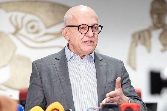 O orçamento supera em R$ 5,425 bilhões os R$ 40,7 bilhões aprovados para 2026.