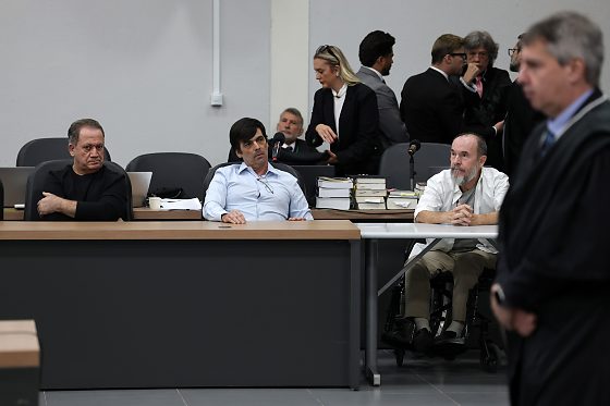 Os três réus acusados pelo homicídio de Zampieri: Antônio Gomes da Silva (apontado como o atirador), Hedilerson Fialho (apontado como intermediador e fornecedor da arma) e Etevaldo Luiz Caçadini Devargas (acusado de financiar o crime)