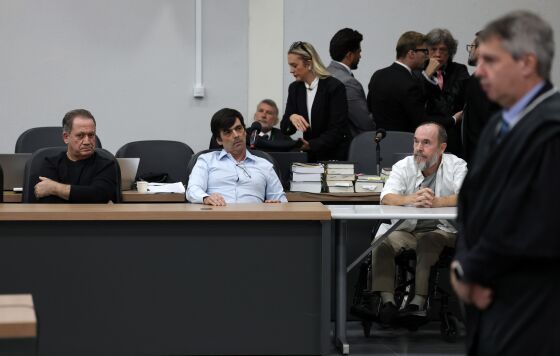 Os três réus acusados pelo homicídio de Zampieri: Antônio Gomes da Silva (apontado como o atirador), Hedilerson Fialho (apontado como intermediador e fornecedor da arma) e Etevaldo Luiz Caçadini Devargas (acusado de financiar o crime)