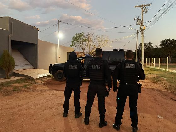 Facção exigia de comerciantes o pagamento de "taxa" para que pudessem exercer normalmente suas atividades comerciais.