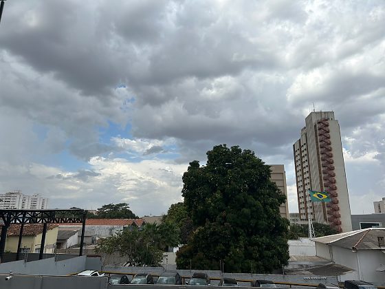 Tempo muda no fim da tarde deste sábado na capital.