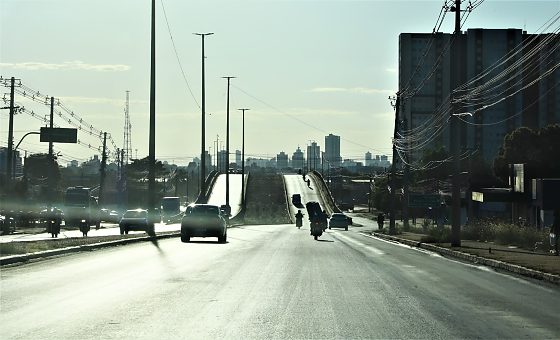 A previsão é de muito sol e poucas nuvens entre hoje (22) e amanhã (23).