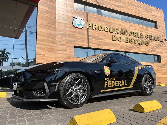 Viatura da Polícia Federal na PGE