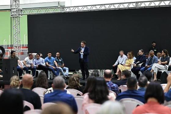 Sérgio Ricardo se pronunciou durante audiência pública realizada no Ginásio Fiotão para discutir a atualização do Plano Municipal de Saneamento Básico (PMSB) de Várzea Grande. Clique aqui para ampliar.