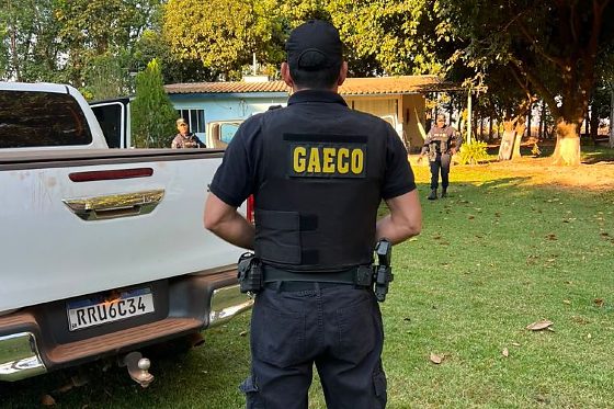 Os investigados teriam utilizado os cargos e funções que ocupavam nas empresas envolvidas para facilitar a prática dos desvios.