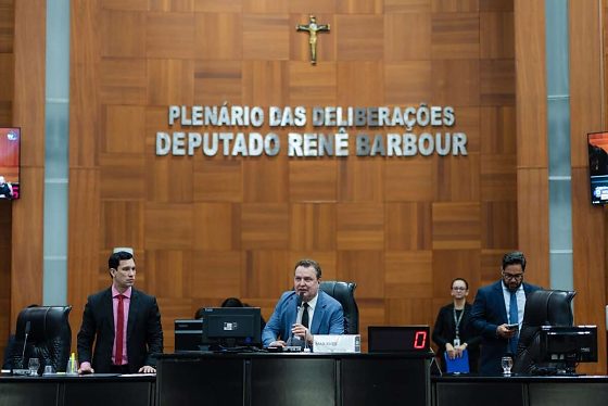 Proposta de autoria do presidente da Assembleia Legislativa, deputado Max Russi, busca incentivar a formação de profissionais e garantir atendimento mais humanizado à população surda.