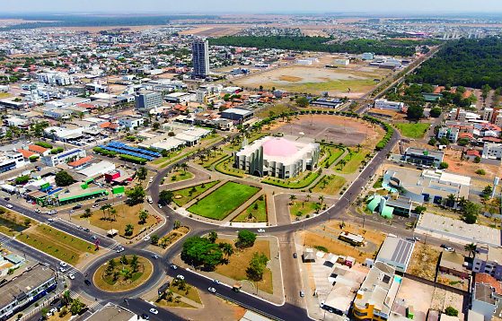 Gestão de Roberto Dorner suspendeu compra de insumos nutricionais para a rede municipal de saúde.