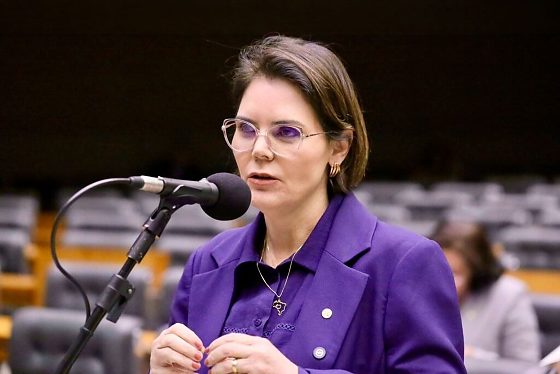 Deputada Coronel Fernanda defende a devolução da autonomia financeira e administrativa à Unemat para fortalecer o ensino superior em Mato Grosso.