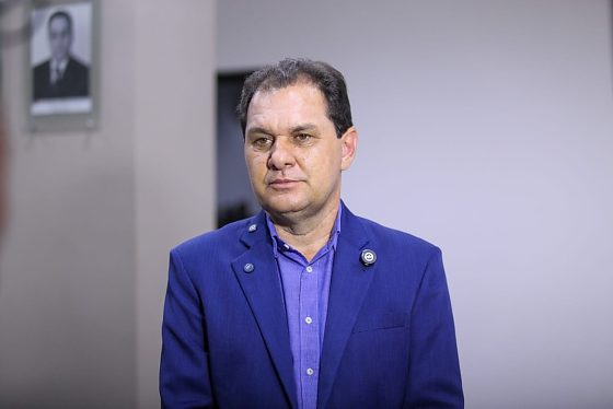 Conversa atribuída ao deputado mostra discussão com mulher, que é ameaçada.