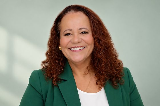 Iracema Paulino de Alencar é enfermeira e obstetra, mestre e doutoranda em Saúde Coletiva pela UFMT, com trajetória na gestão pública, assistência, docência e formação em saúde.