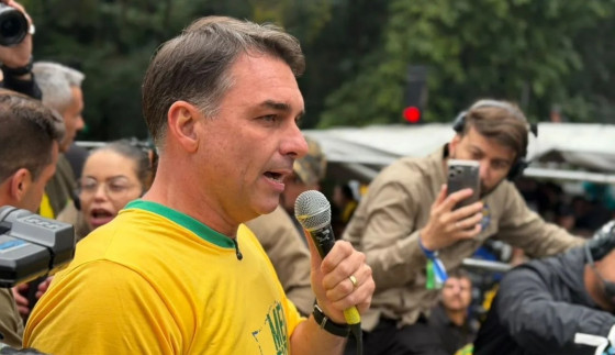 Flávio Bolsonaro recebeu 47,03% dos votos válidos