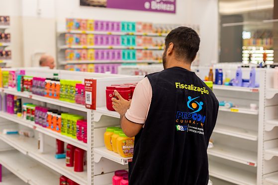 Operação Checklist fiscalizou 222 lojas nos quatro grandes shoppings de Cuiabá e apreendeu 926 produtos.