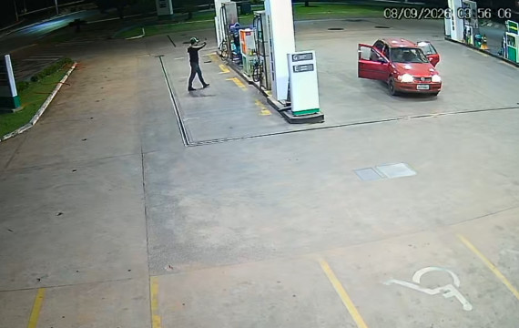 Criminosos renderam trabalhador e levaram relógio e dinheiro em ação no Porto.