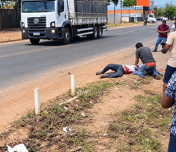 Vítima foi encaminhada ao HMC em estado grave, enquanto o autor conseguiu fugir.