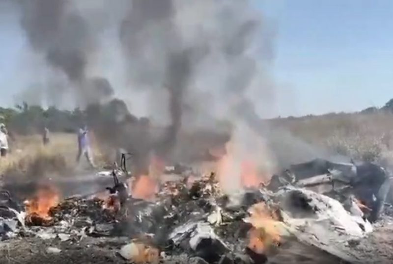 Avi&atilde;o que caiu e pegou fogo em &Aacute;gua Boa deixou tr&ecirc;s mortos