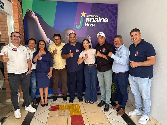 Adesão reúne vereadores de diferentes siglas e amplia a força política da candidatura na segunda maior cidade de Mato Grosso.